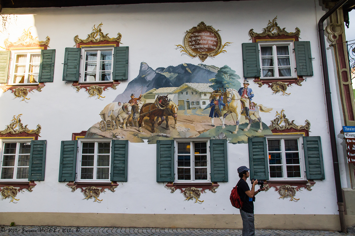 Le village de Oberammergau, épargné par la peste célèbre à la Pentecôte la  Passion du Christ pendant 4 mois.