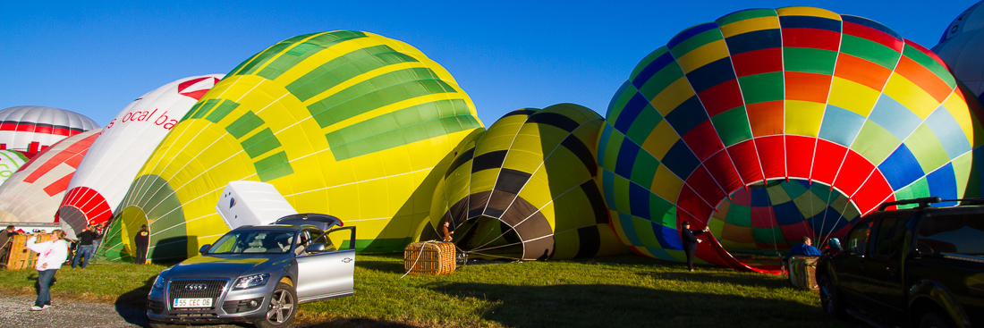 Gonflage du Ballon au ventilateur. Nous sommes  un peu serrés les uns contre les autres à CHAMBLEY