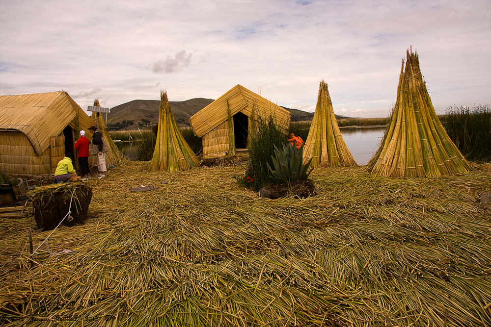 Les iles flottantes du lac TITICACA