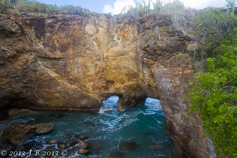 Saint Martin , baie rouge  : LE TROU DE DAVID