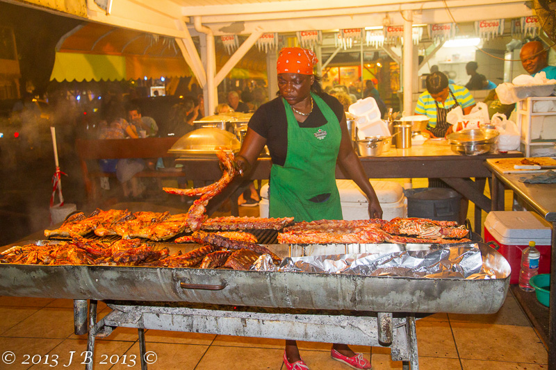 Saint Martin  ,  Baie de Grande Case  : LES LOLOS  LES RIBS AU BARBECUE