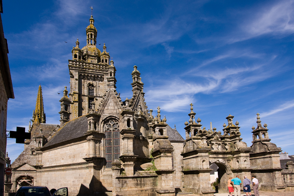 Thégonnec  son église avec ses enclos paroissiaux